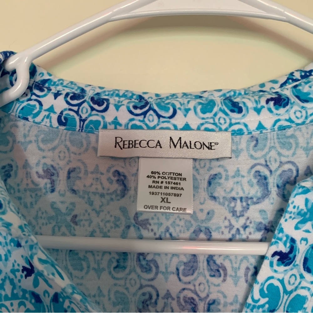 Women’s XL REBECCA MALONE White Blue Print Popover Tab-Up Sleeve‎ Blouse - Picture 3 of 5